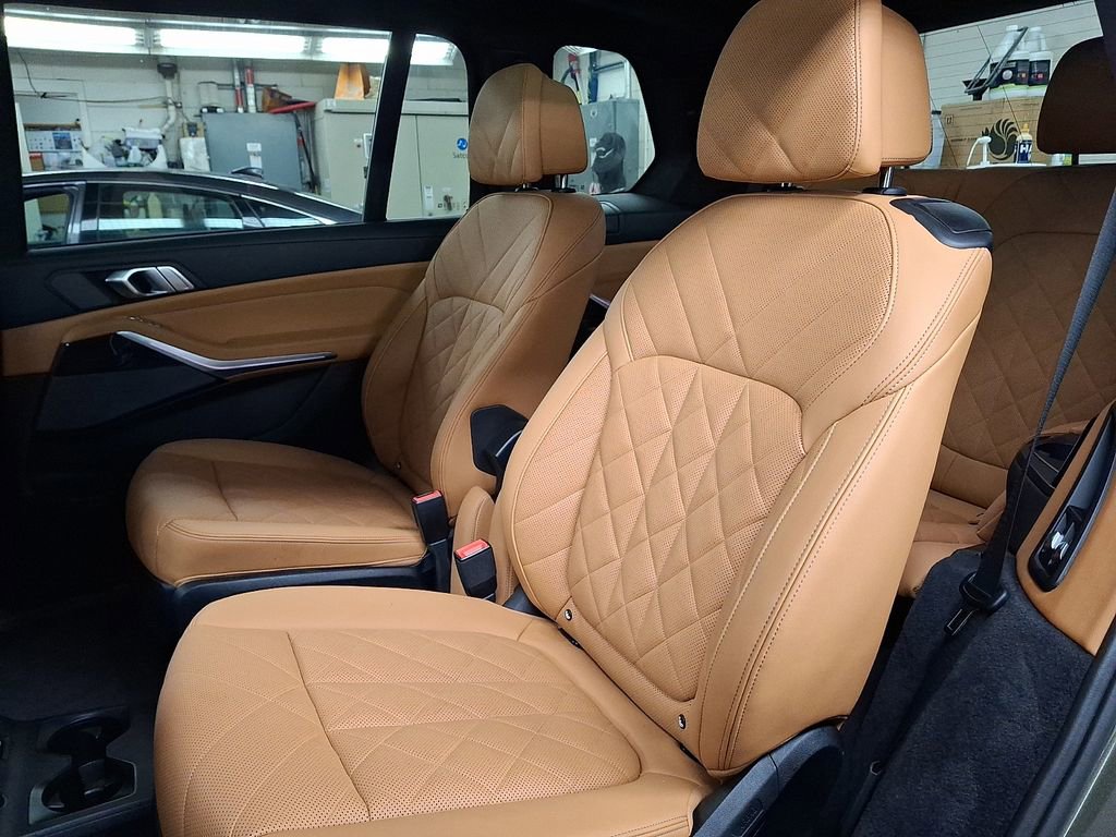 Used 2024 BMW X7 xDrive40i w/ M Sport Package AWD/4WD image 7
