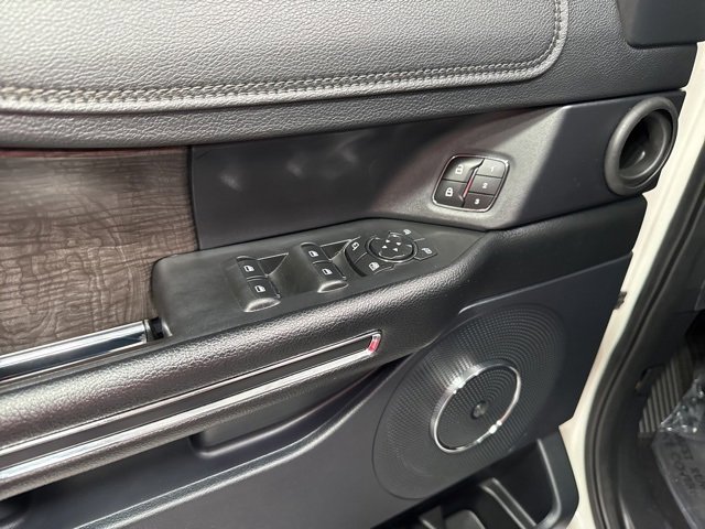 Used 2021 Ford Expedition Limited image 13