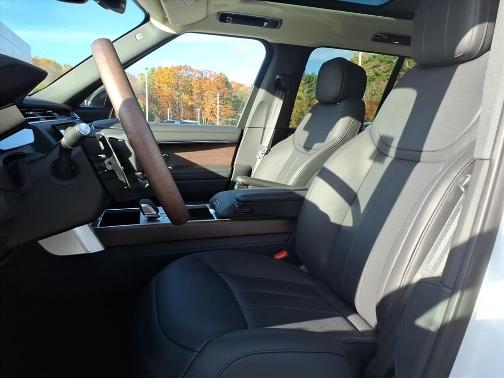 New 2025 Land Rover Range Rover SE image 12