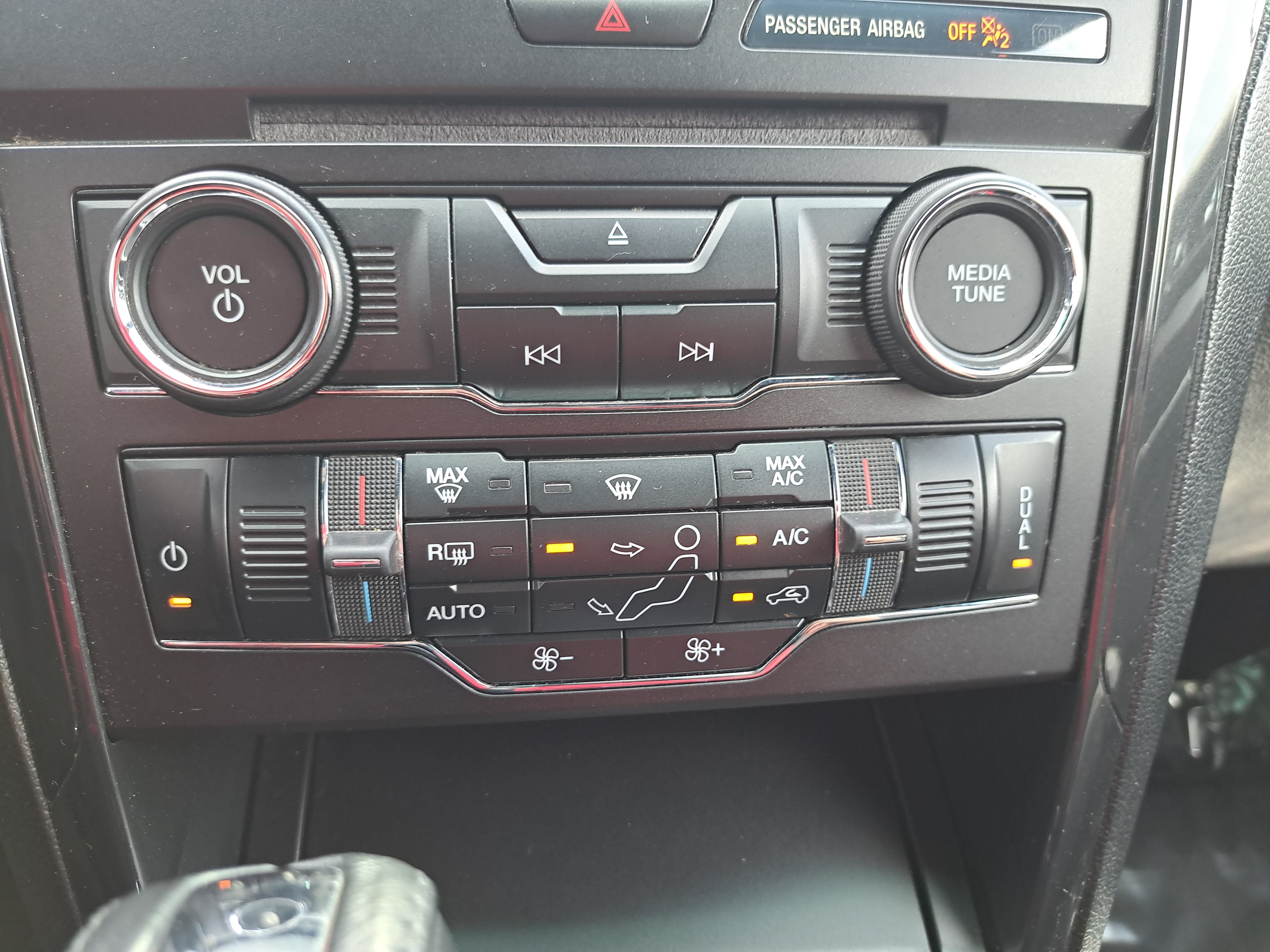 Used 2016 Ford Explorer XLT w/ Equipment Group 201A FWD image 21