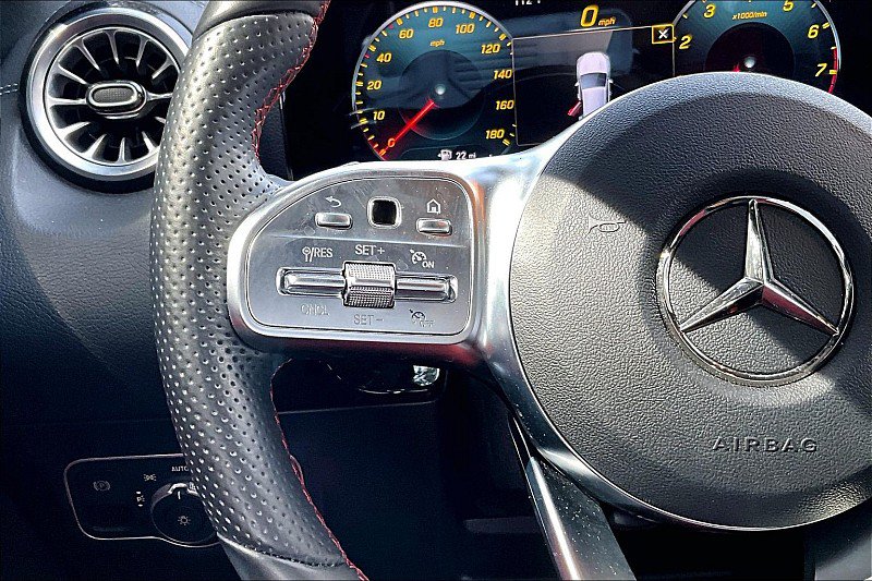 Used 2022 Mercedes-Benz GLA 35 AMG 4MATIC w/ Premium Package Lite image 16