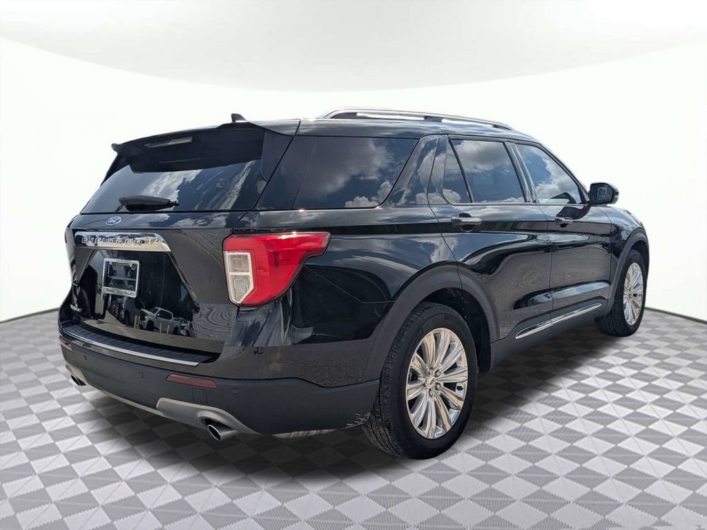 Used 2024 Ford Explorer Limited w/ Limited Technology Package RWD image 3