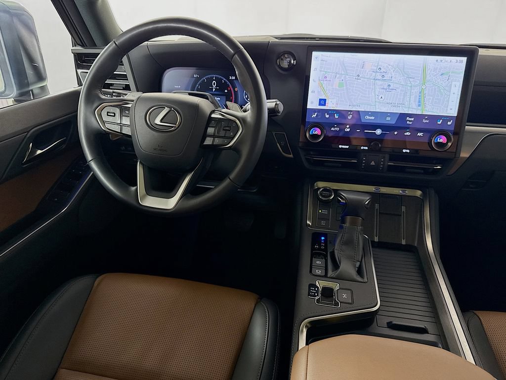 Used 2025 Lexus GX 550 w/ Cold Area Package AWD/4WD image 29