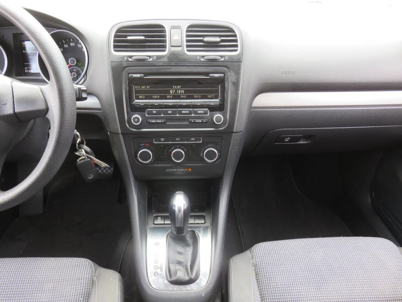 Used 2014 Volkswagen Golf 4-Door image 15