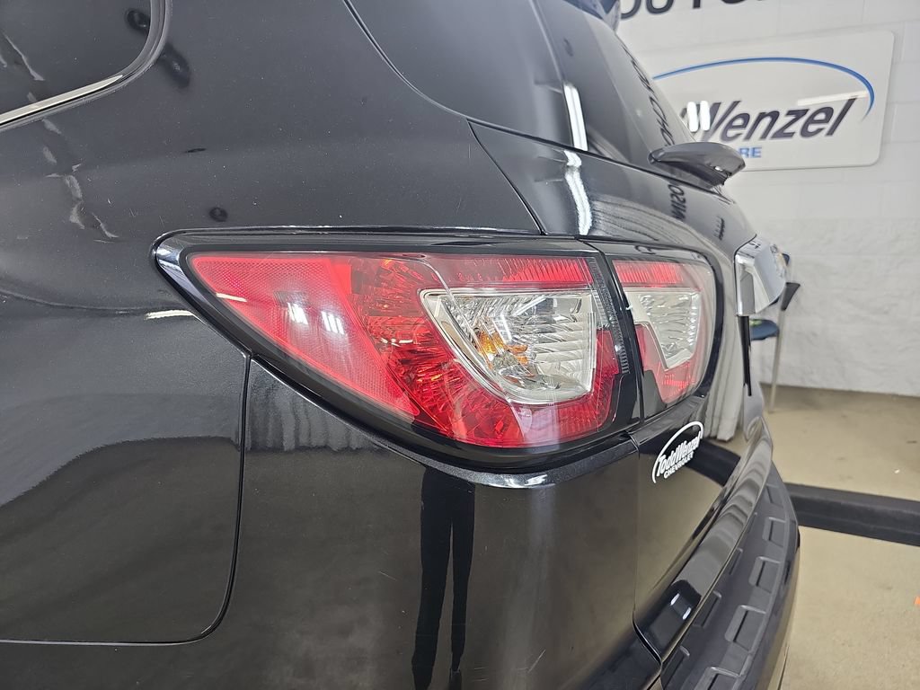 Used 2015 Chevrolet Traverse LT w/ Style and Technology Package FWD image 40