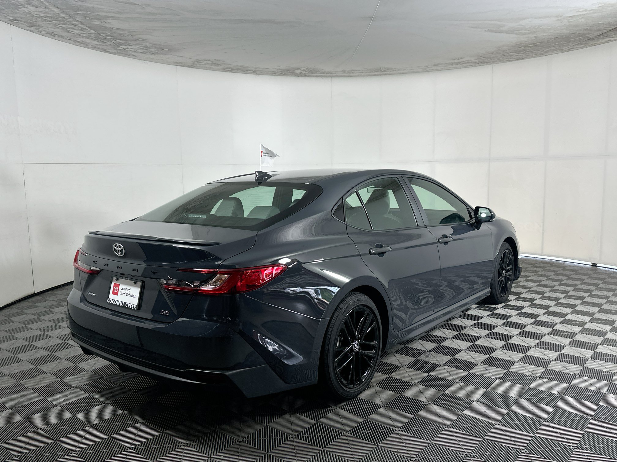 Used 2026 Toyota Camry SE FWD image 3