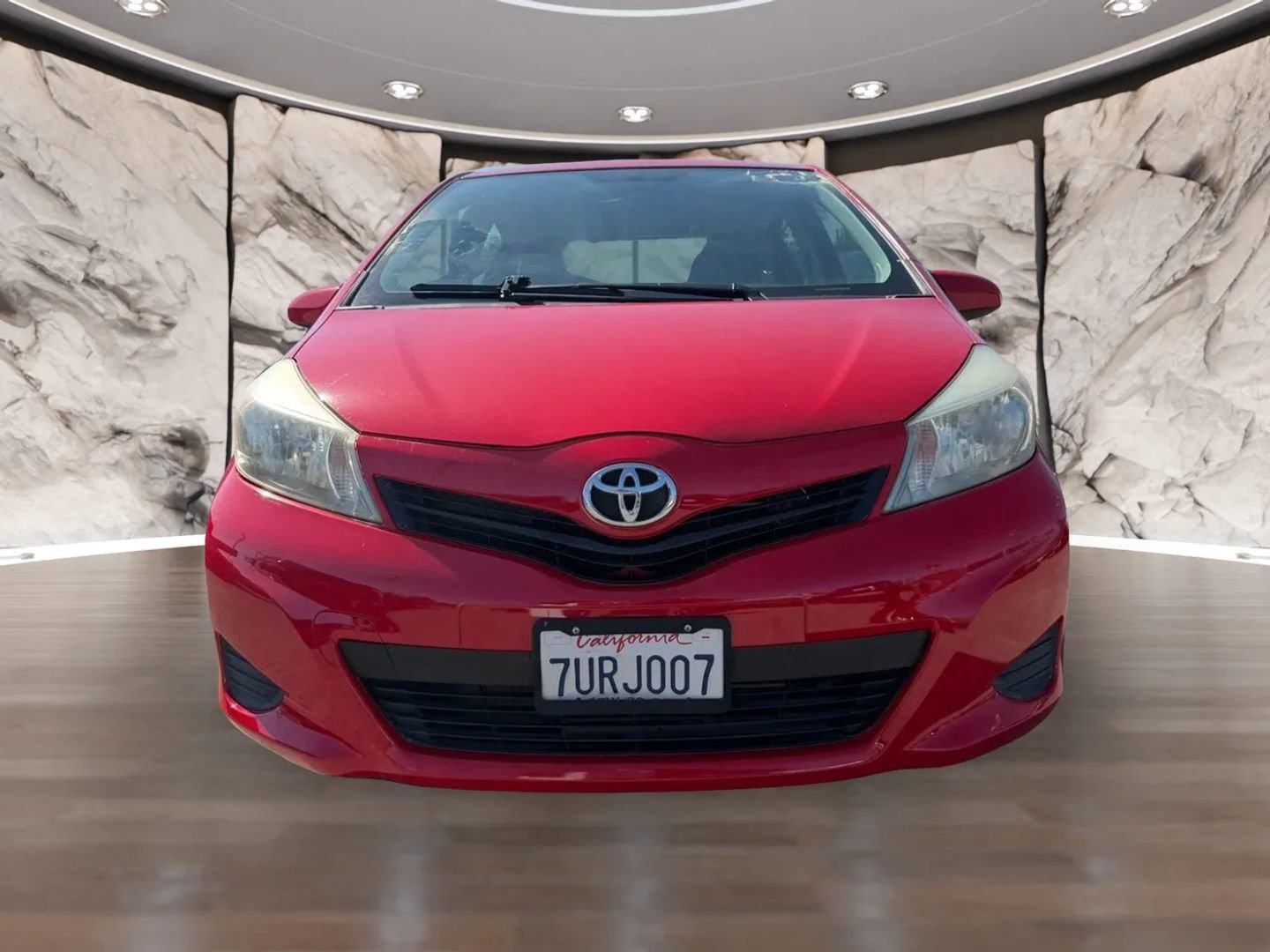 Used 2013 Toyota Yaris L FWD image 2