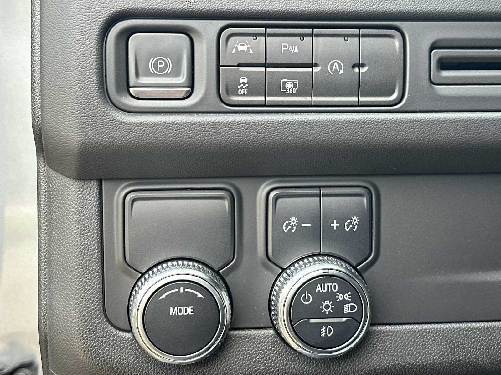 Used 2023 GMC Yukon SLT w/ SLT Luxury Package RWD image 18