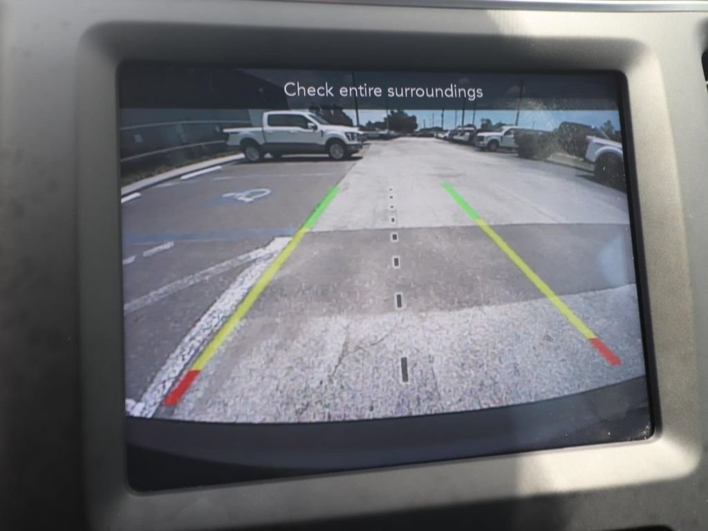 Used 2022 Jeep Cherokee Latitude Lux w/ Mopar Interior Package FWD image 4