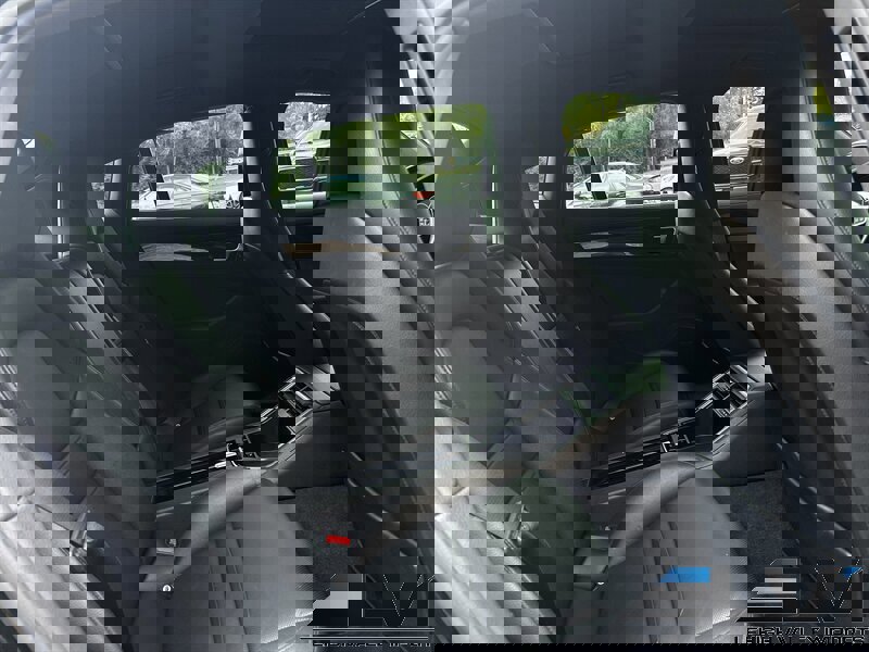 Used 2017 Porsche Panamera 4 AWD/4WD image 17