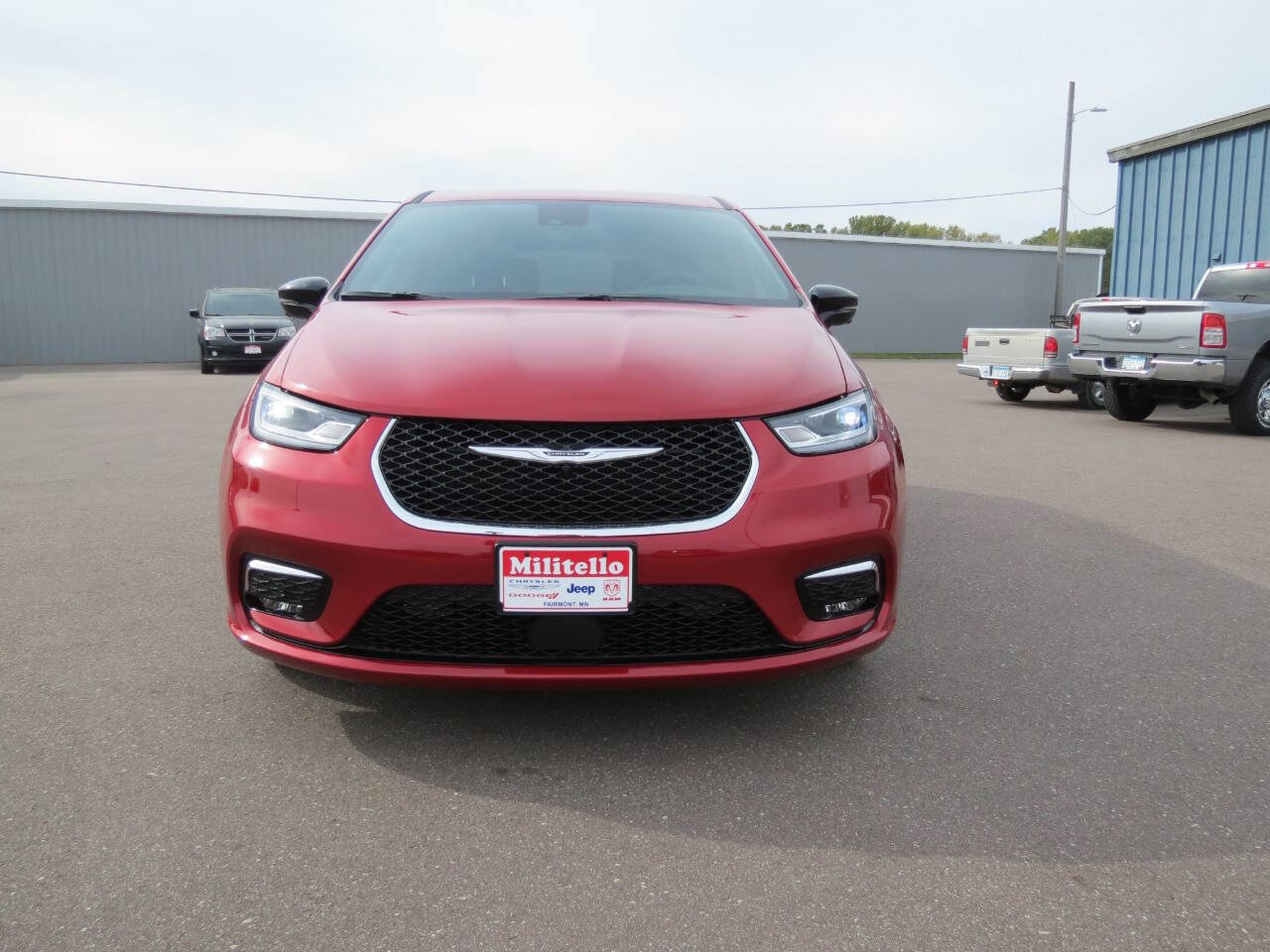 New 2026 Chrysler Pacifica Select image 3