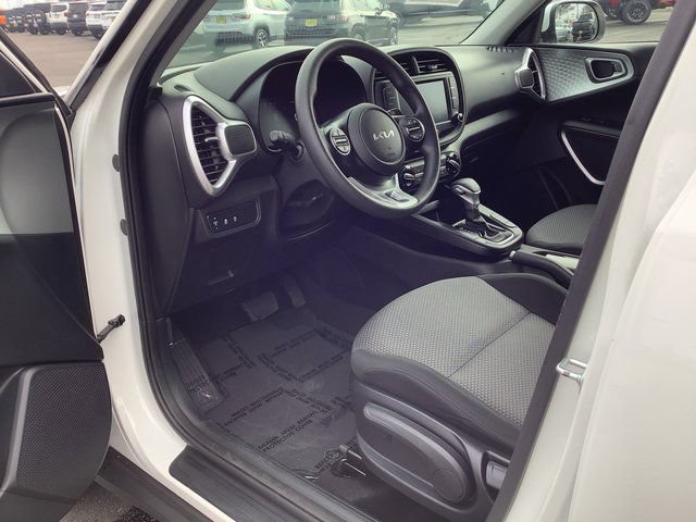 Used 2024 Kia Soul LX w/ Option Group 015 FWD image 7