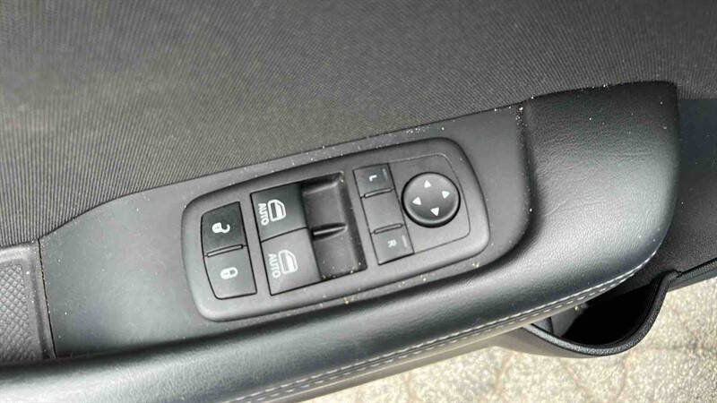 Used 2022 Dodge Challenger GT RWD image 11