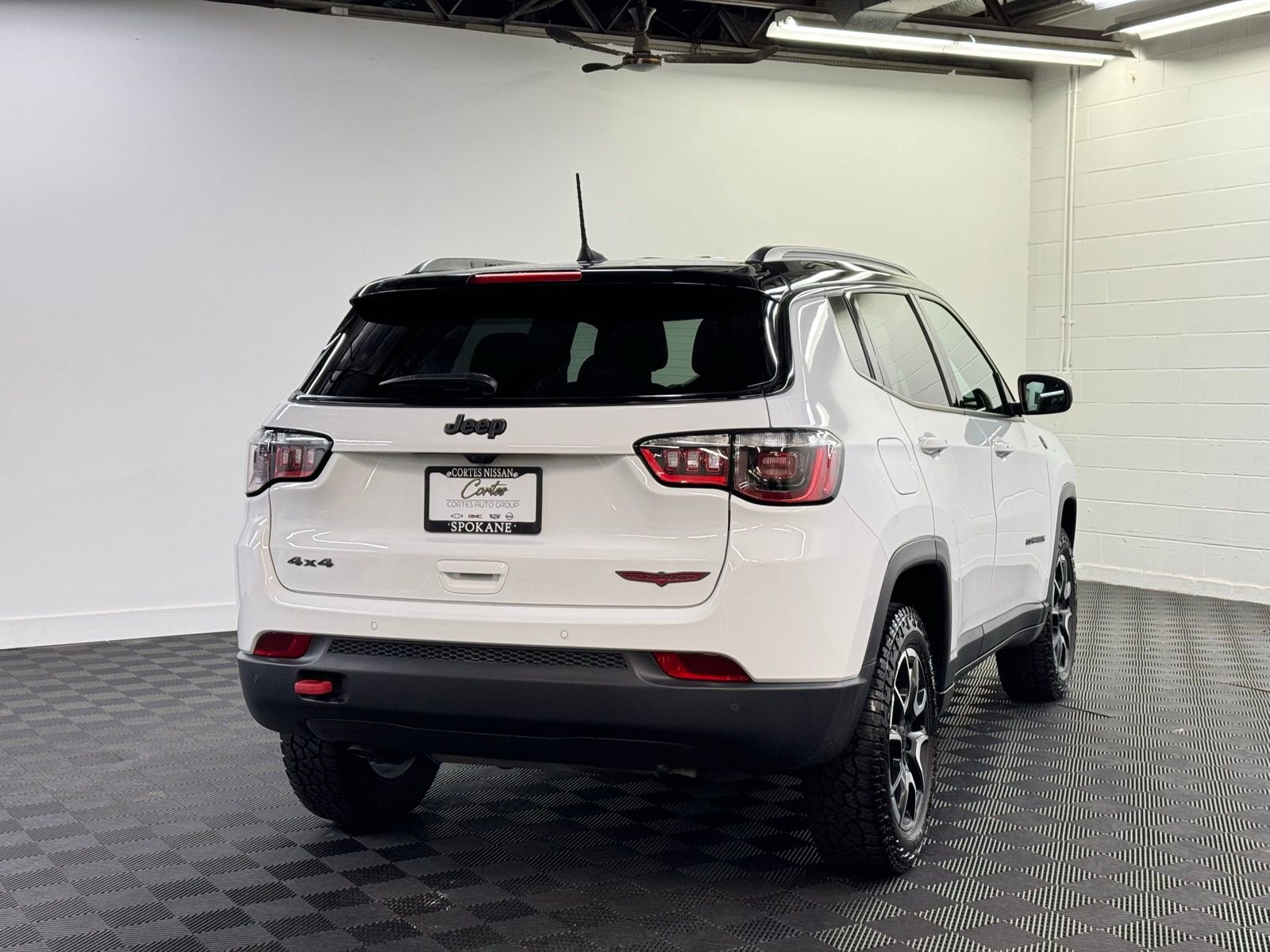 Used 2024 Jeep Compass Trailhawk w/ Trailhawk Convenience Group image 2