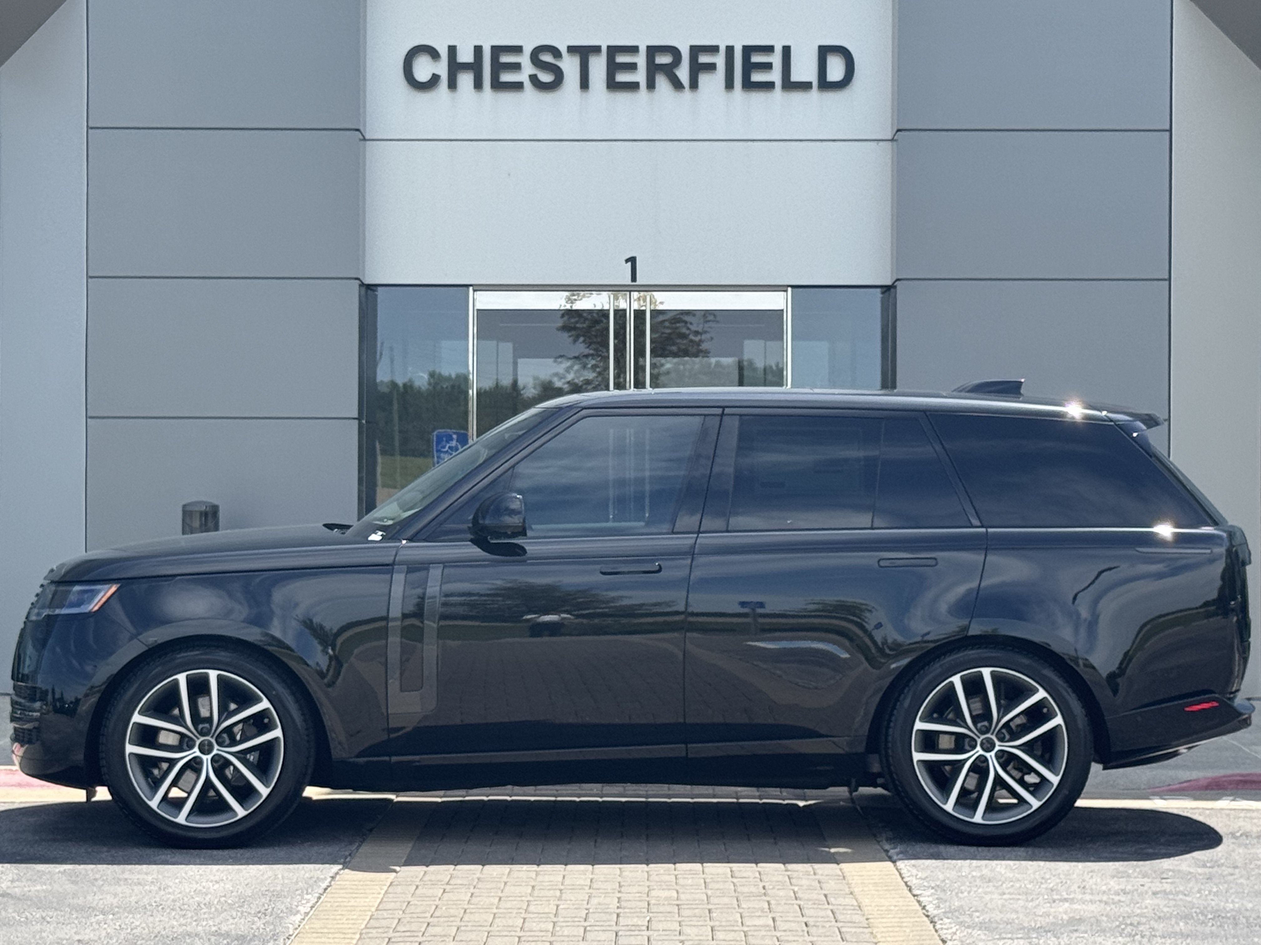 New 2026 Land Rover Range Rover SE AWD/4WD image 3