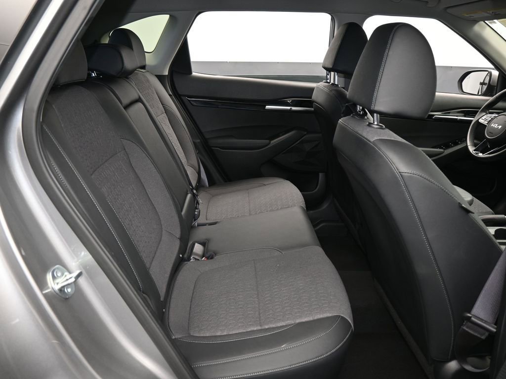 Used 2024 Kia Seltos S image 37