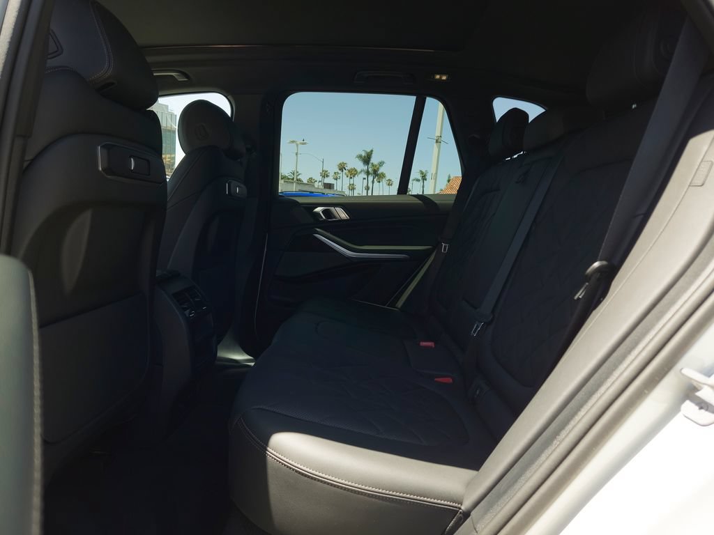 Used 2024 BMW X5 xDrive40i w/ Premium Package AWD/4WD image 9