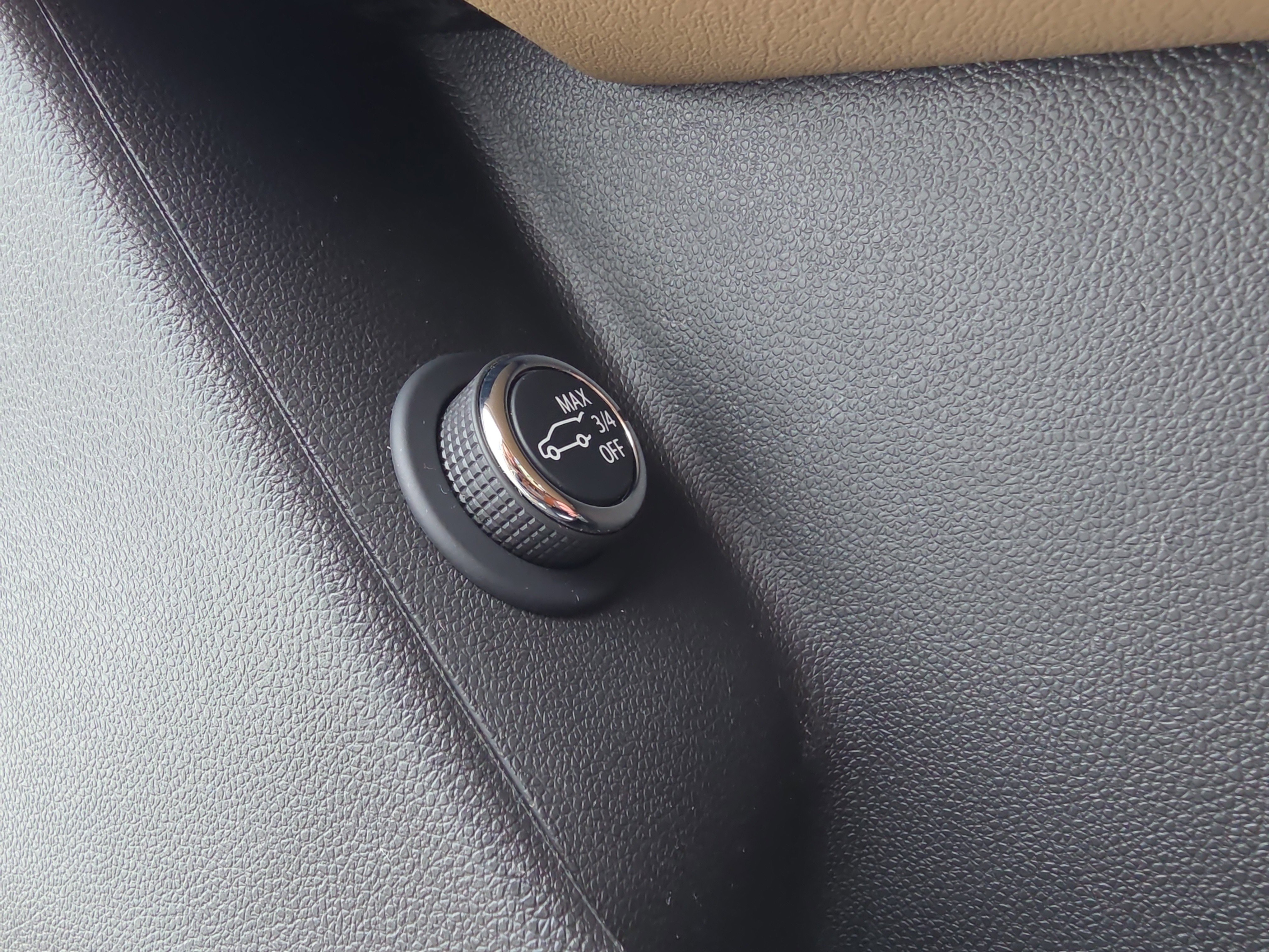 Used 2025 Cadillac XT6 Sport w/ Platinum Package image 16