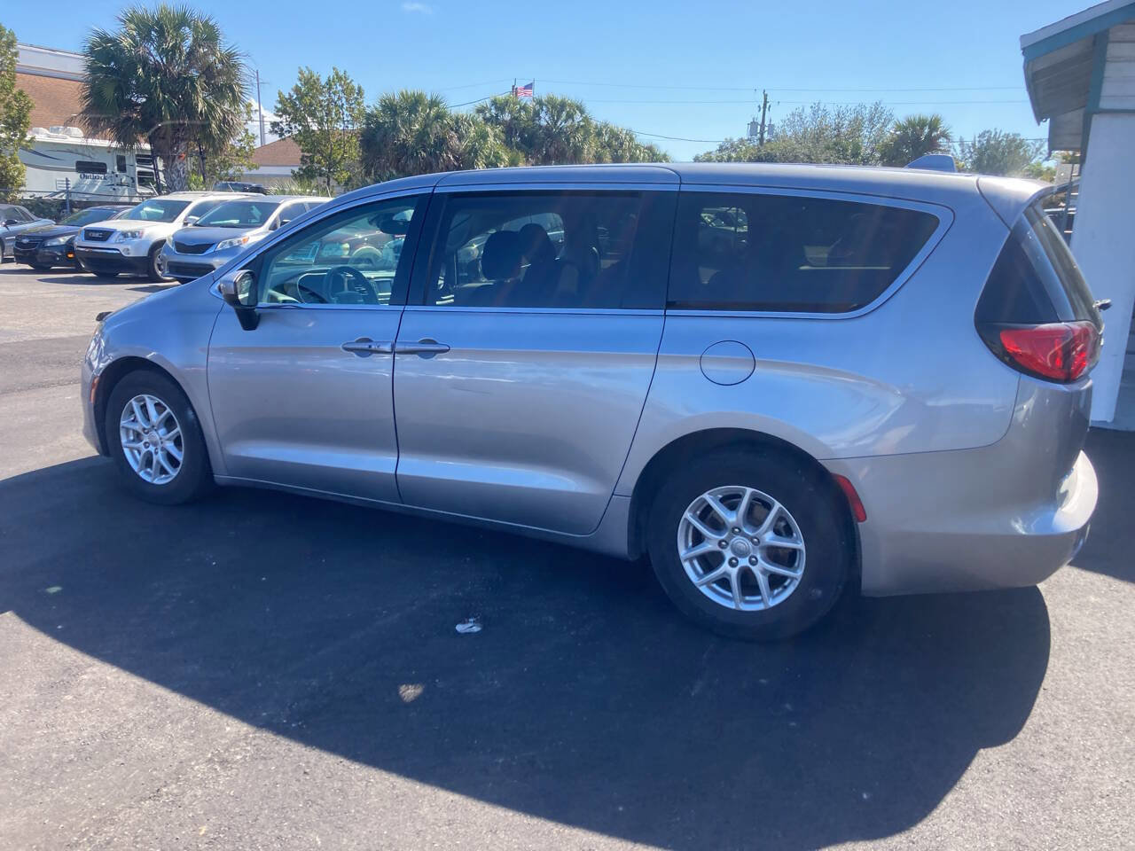 Used 2017 Chrysler Pacifica LX image 6