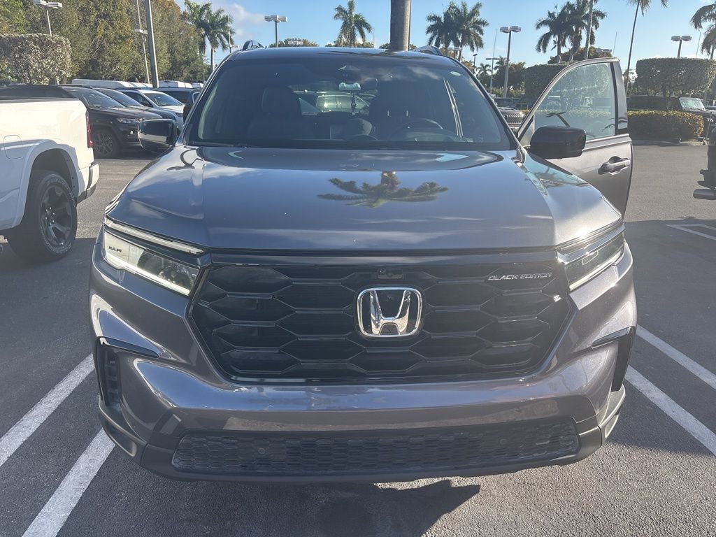 Used 2025 Honda Pilot Black Edition image 2