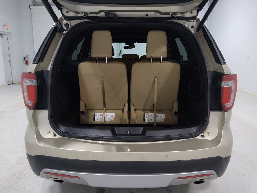 Used 2017 Ford Explorer XLT w/ Equipment Group 202A image 29