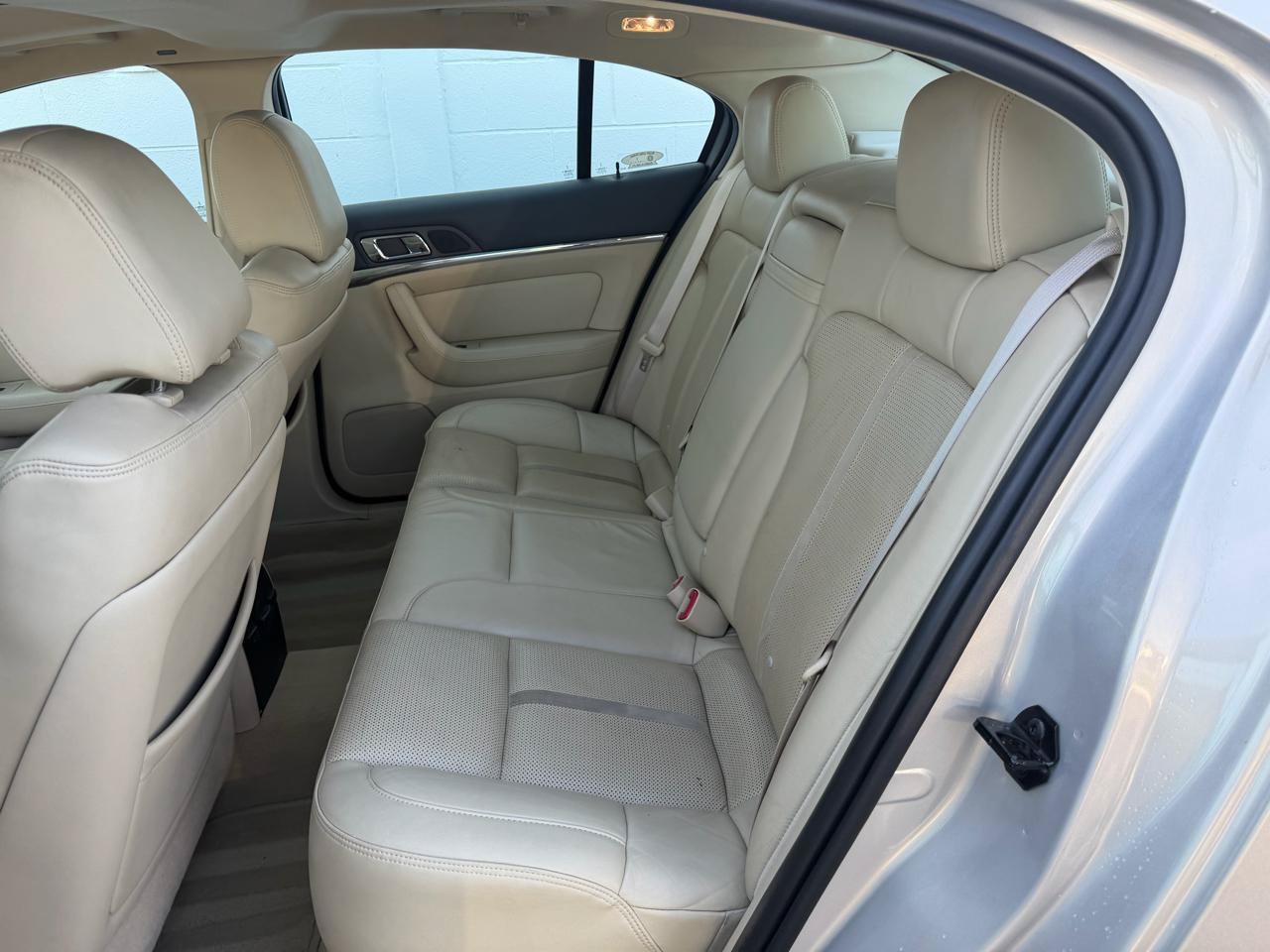 Used 2009 Lincoln MKS AWD image 15