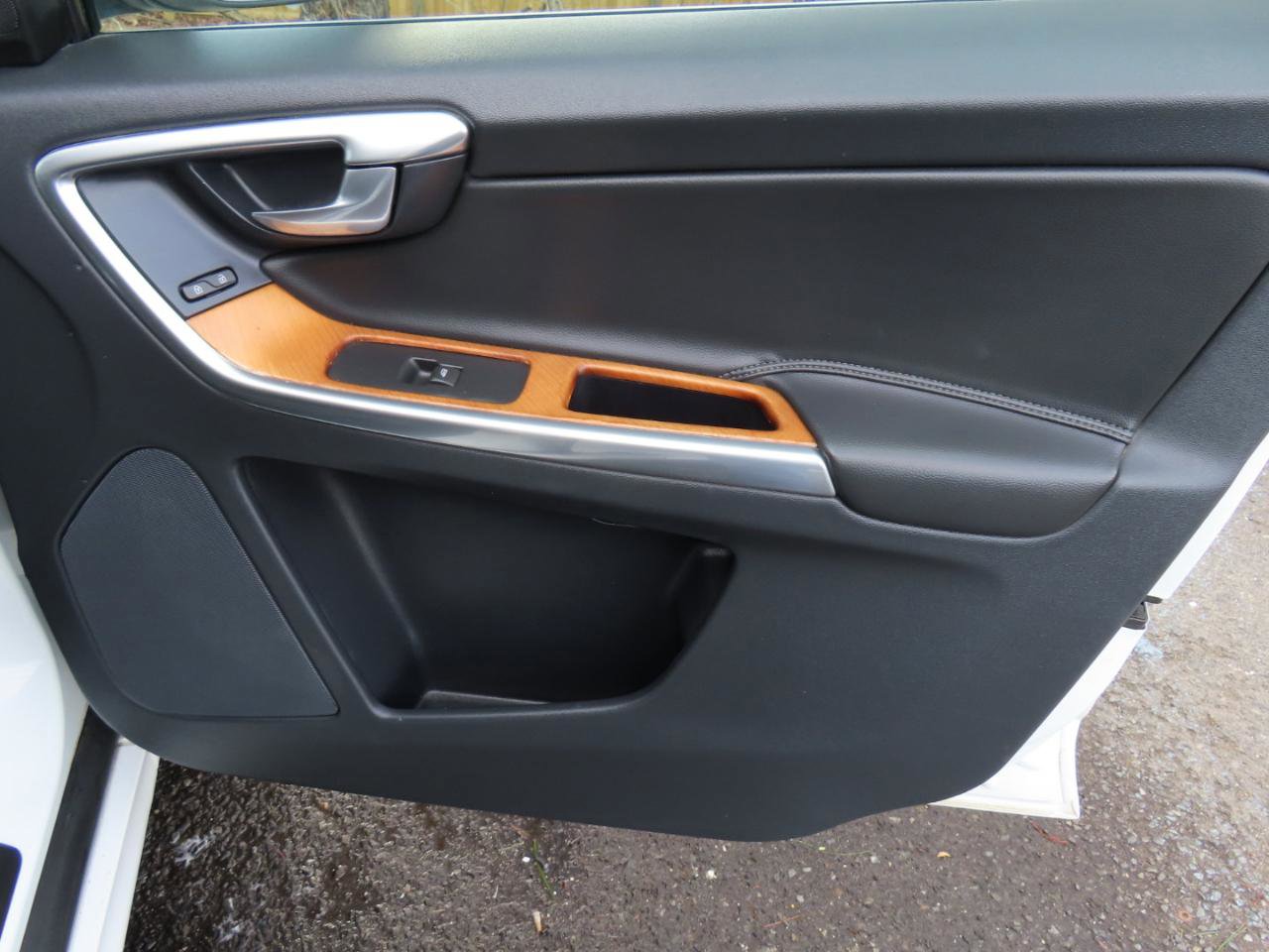 Used 2017 Volvo XC60 T5 Inscription w/ Protection Package image 19