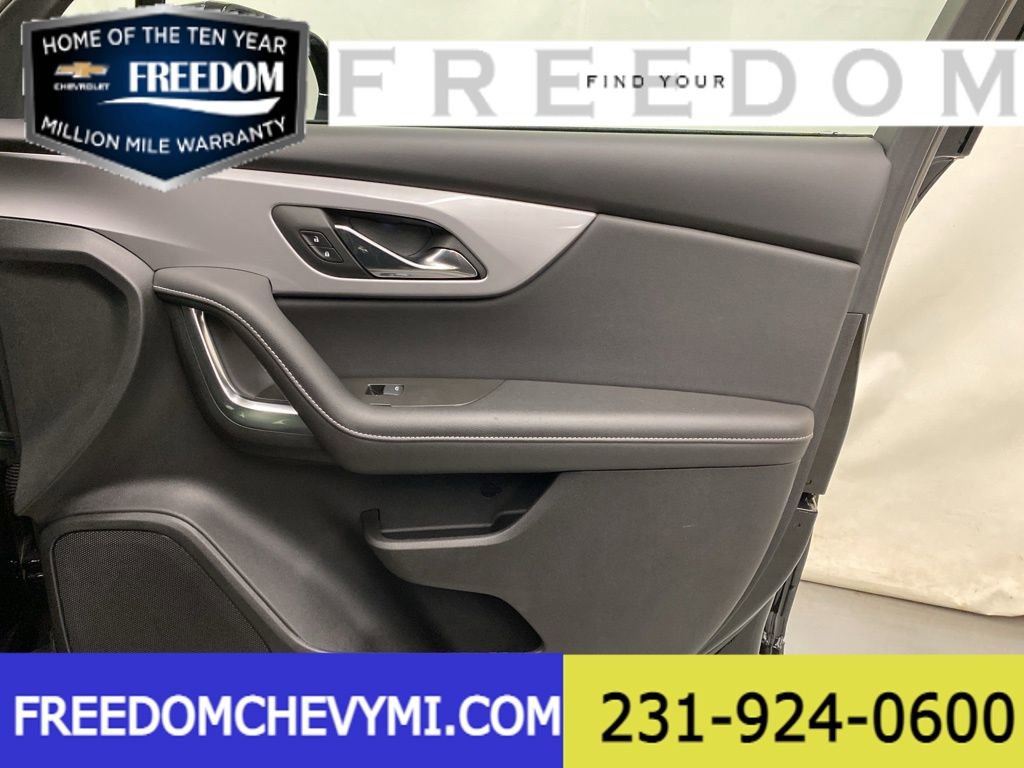 Used 2025 Chevrolet Blazer LT image 11