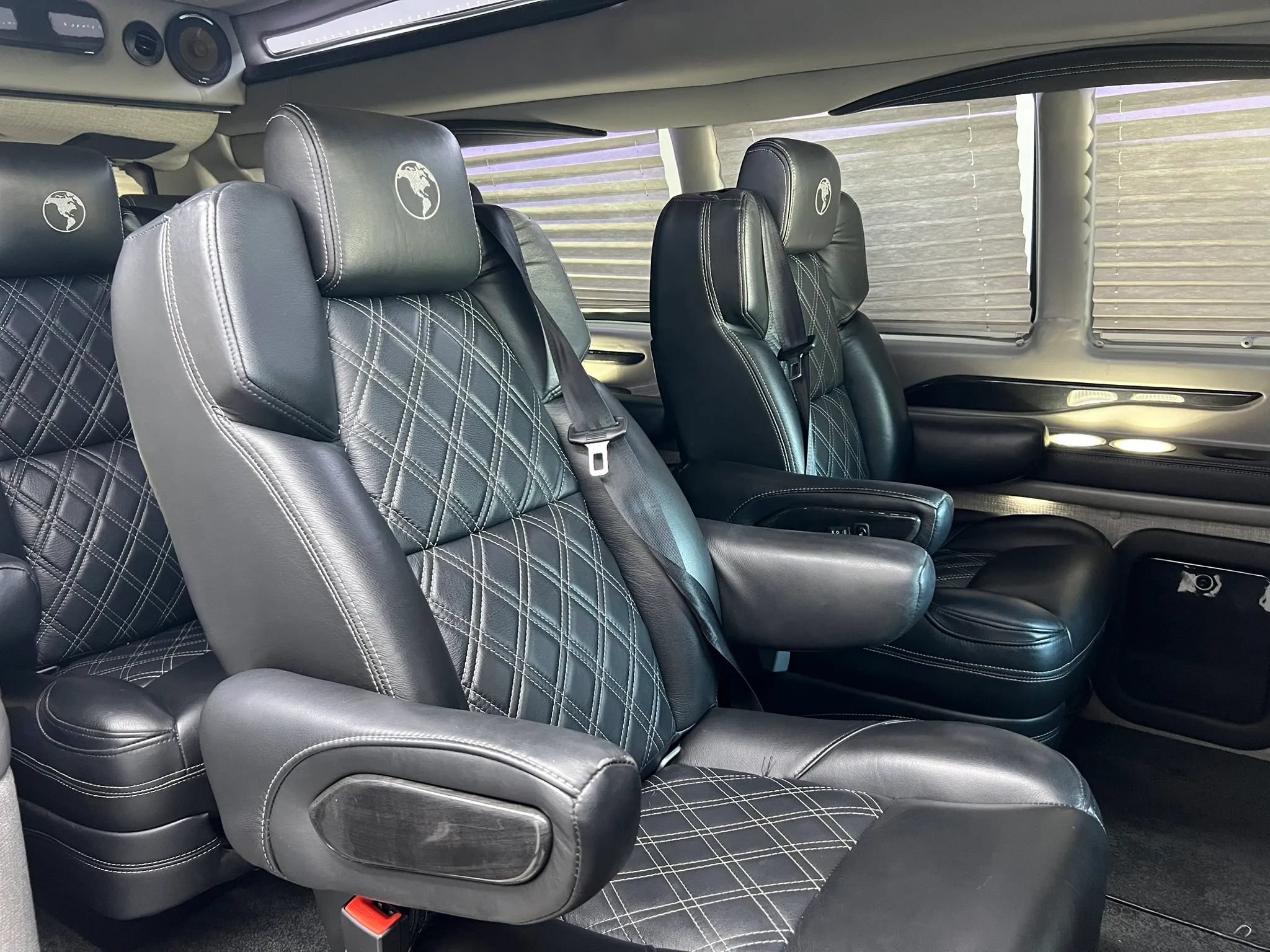Used 2021 Chevrolet Express 3500 LS w/ Chrome Appearance Package RWD image 17