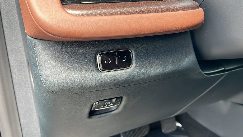 New 2026 Lincoln Navigator L Reserve AWD/4WD image 15