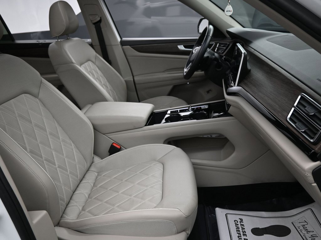 Used 2024 Volkswagen Atlas SEL Premium R-Line image 42