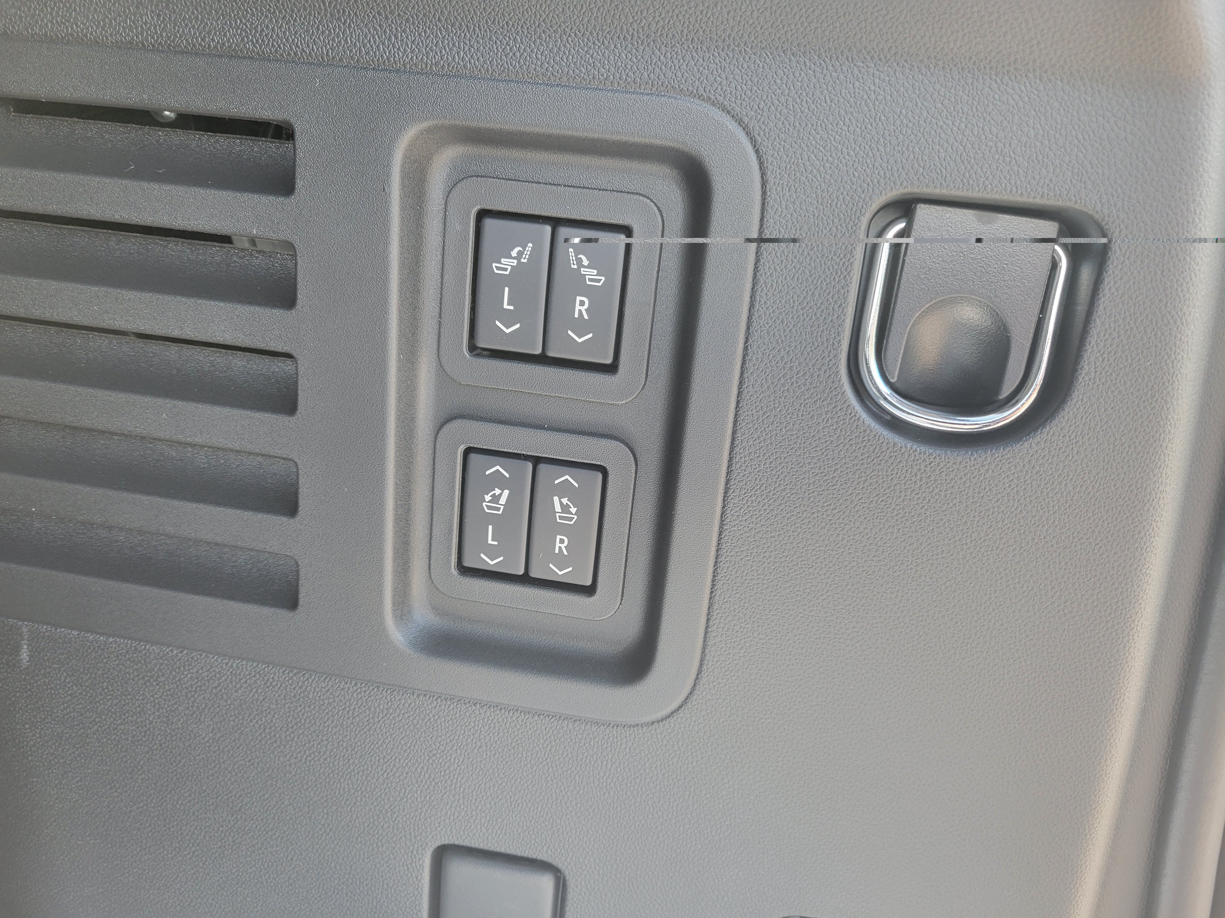 New 2027 Chevrolet Traverse RS w/ LPO, Floor Liner Package FWD image 9