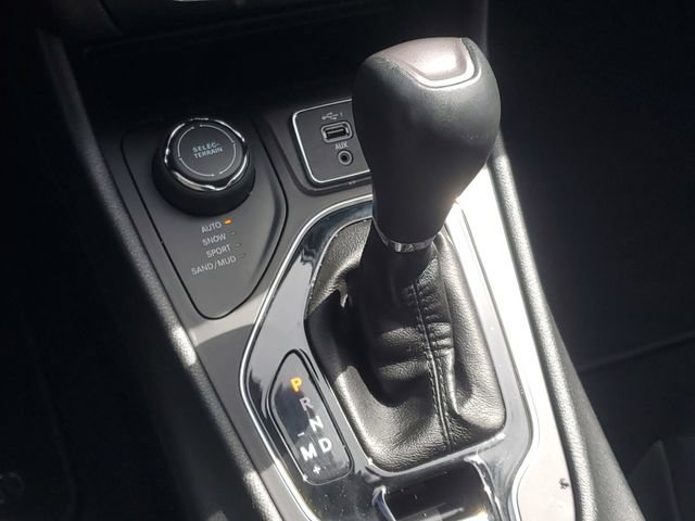 Used 2019 Jeep Cherokee Limited AWD/4WD image 29