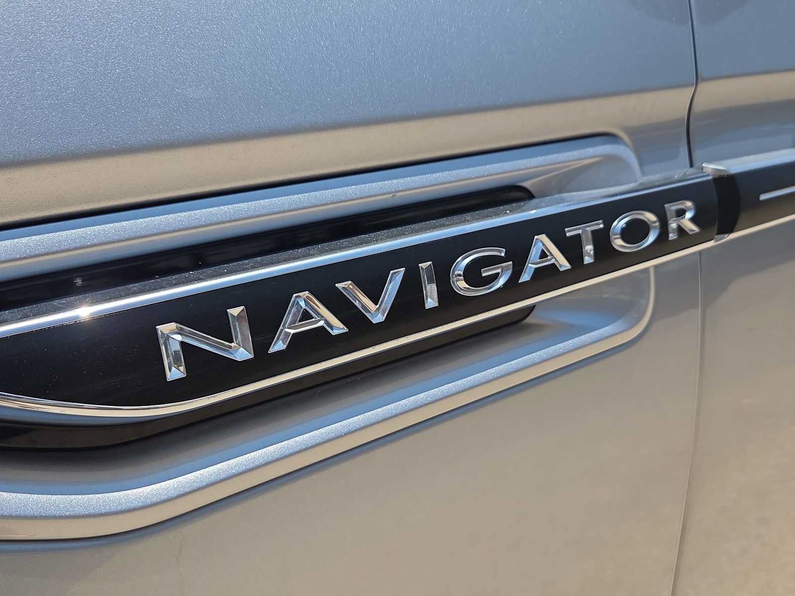 Used 2020 Lincoln Navigator L Black Label w/ Cargo Convenience Package AWD/4WD image 11