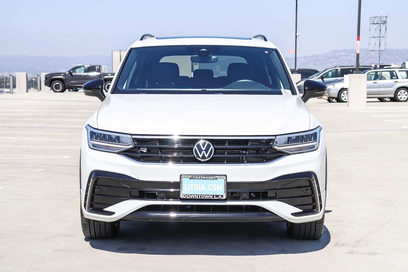 Used 2023 Volkswagen Tiguan SE R-Line FWD image 2