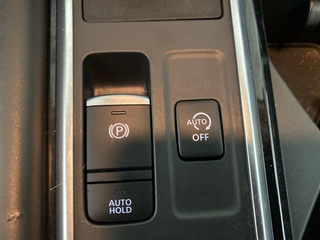 Used 2023 Nissan Pathfinder Platinum image 9