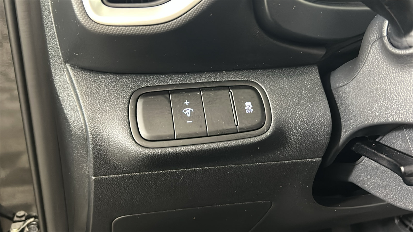 Used 2026 Hyundai Venue SE FWD image 24