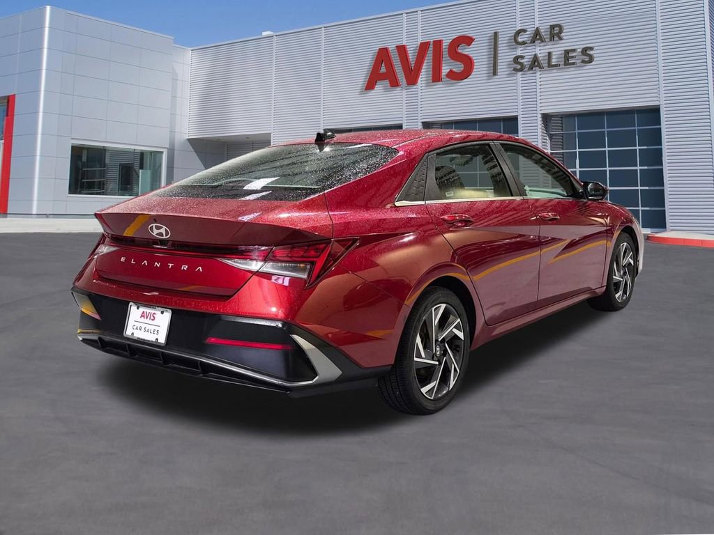 Used 2025 Hyundai Elantra SEL FWD image 6