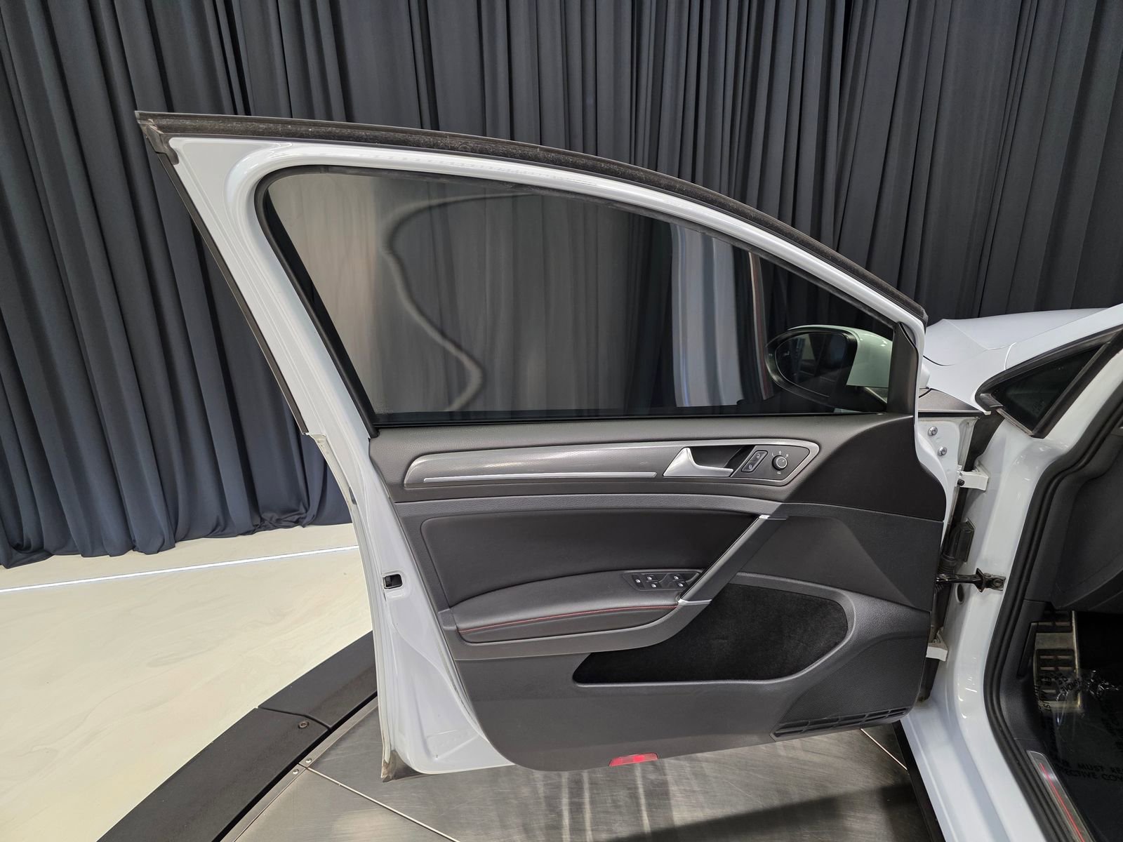 Used 2018 Volkswagen GTI SE w/ SE Leather Package FWD image 15
