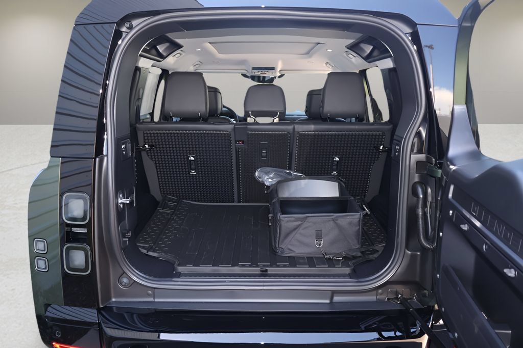 New 2026 Land Rover Defender 110 X-Dynamic SE AWD/4WD image 16