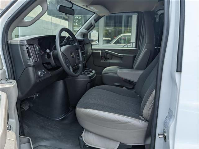 Used 2023 Chevrolet Express 2500 w/ Driver Convenience Package image 8