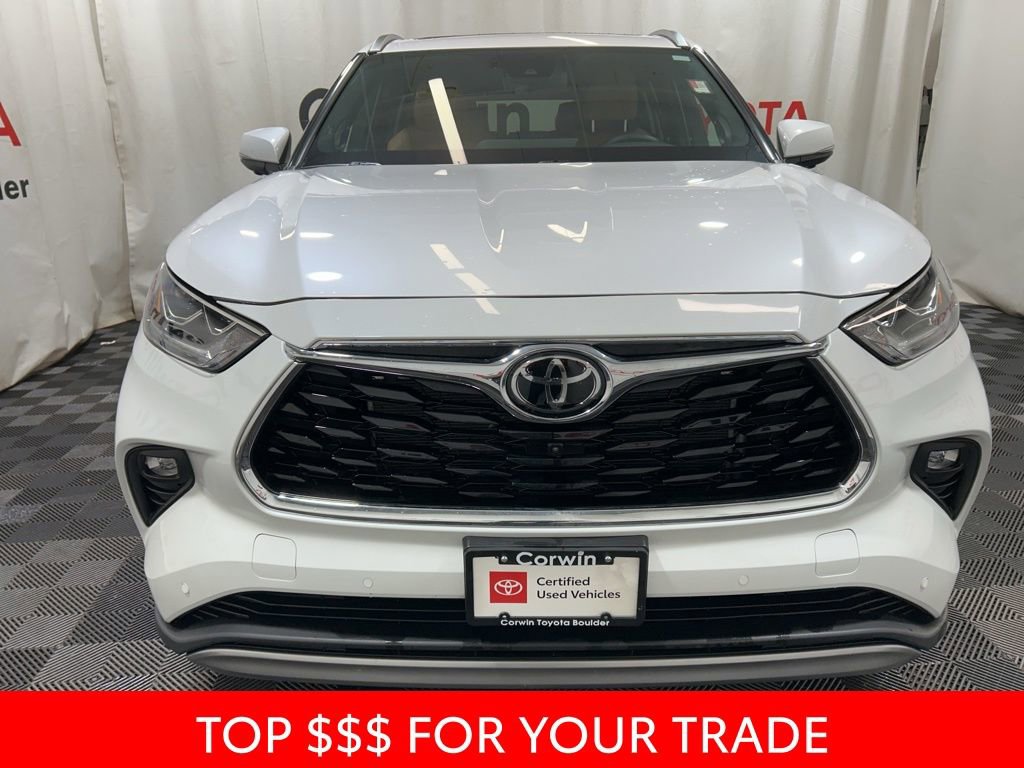 Used 2025 Toyota Highlander Platinum image 2