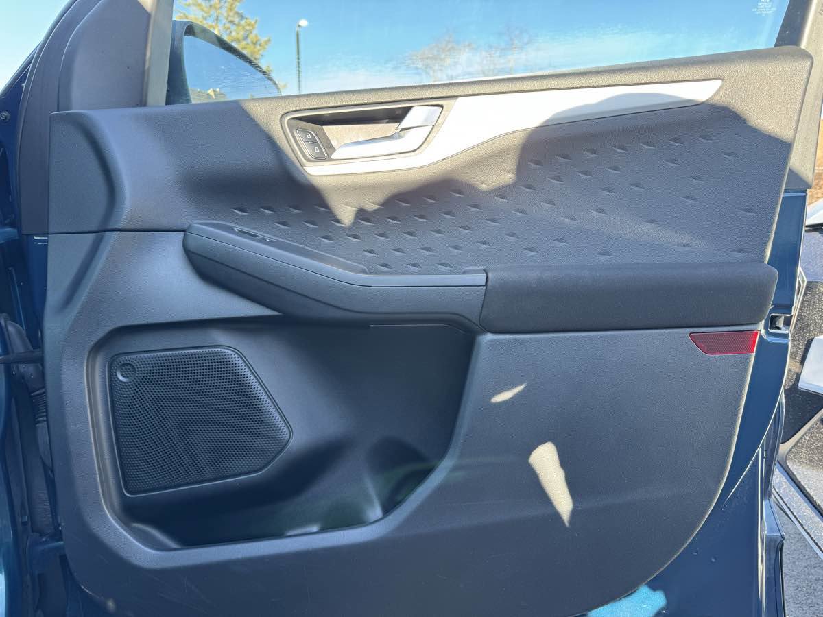 Used 2020 Ford Escape SE image 27