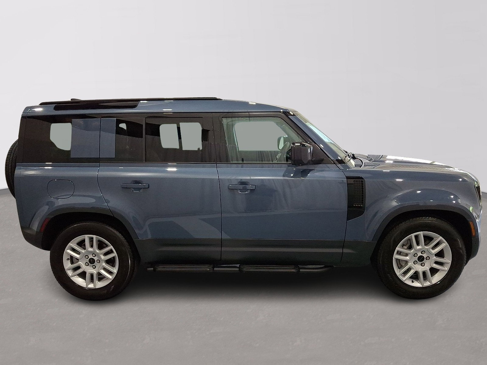 Certified 2026 Land Rover Defender 110 S AWD/4WD image 5