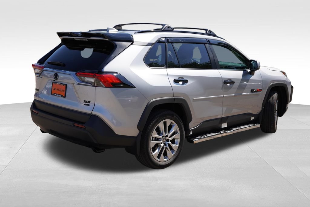Used 2025 Toyota RAV4 XLE Premium w/ Weather Package AWD/4WD image 5