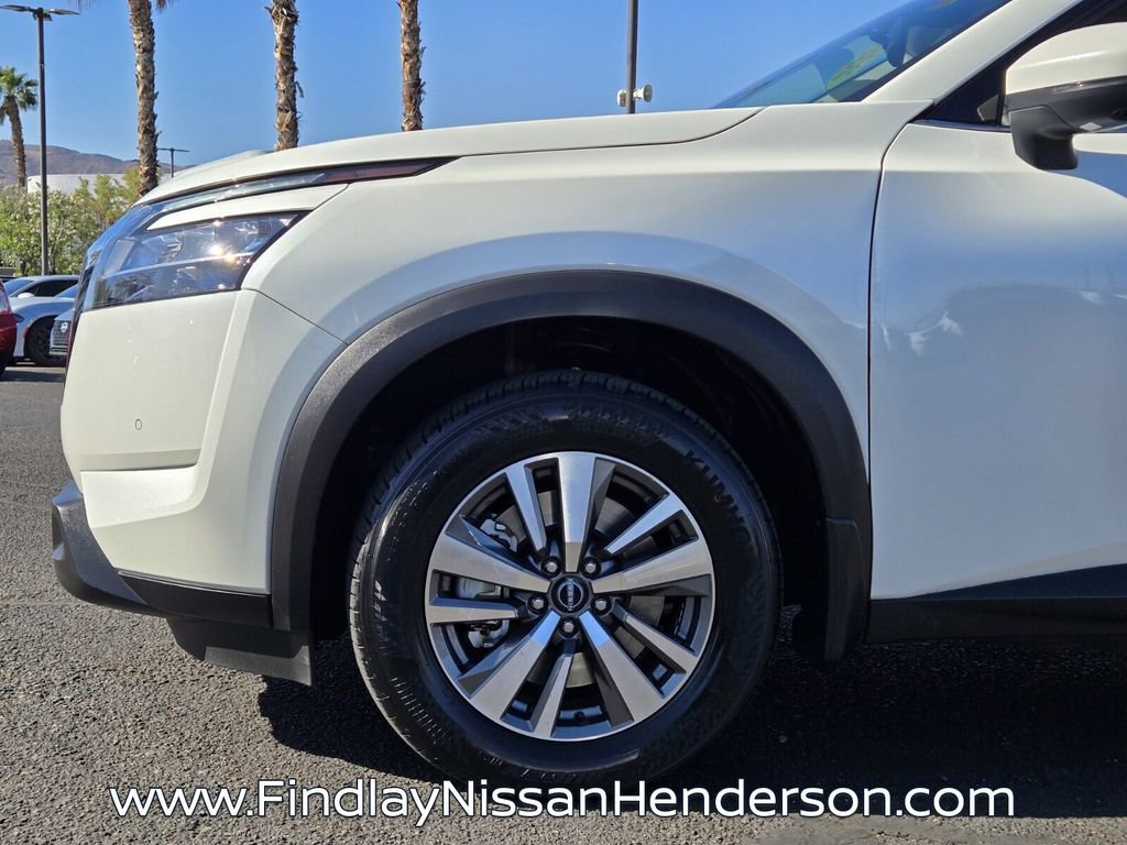 Used 2024 Nissan Pathfinder SL FWD image 9