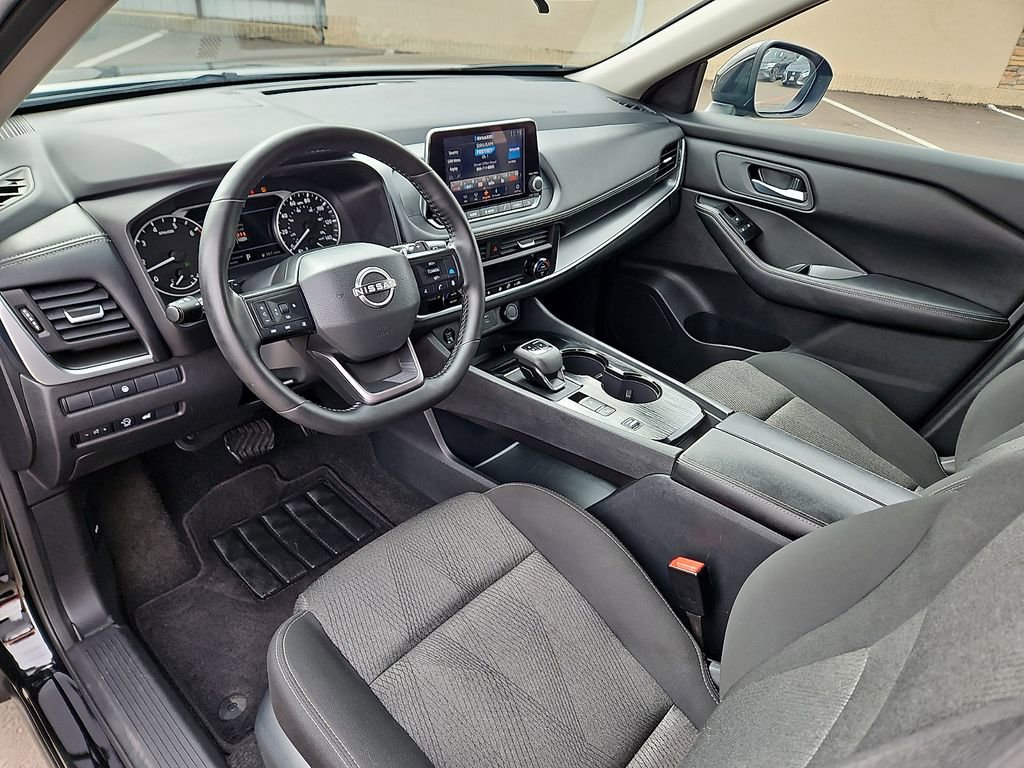 Used 2025 Nissan Rogue SV image 14