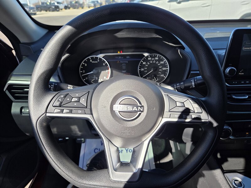 Used 2024 Nissan Altima 2.5 SV image 14