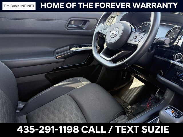 Used 2023 Nissan Pathfinder SV w/ SV Premium Package image 17