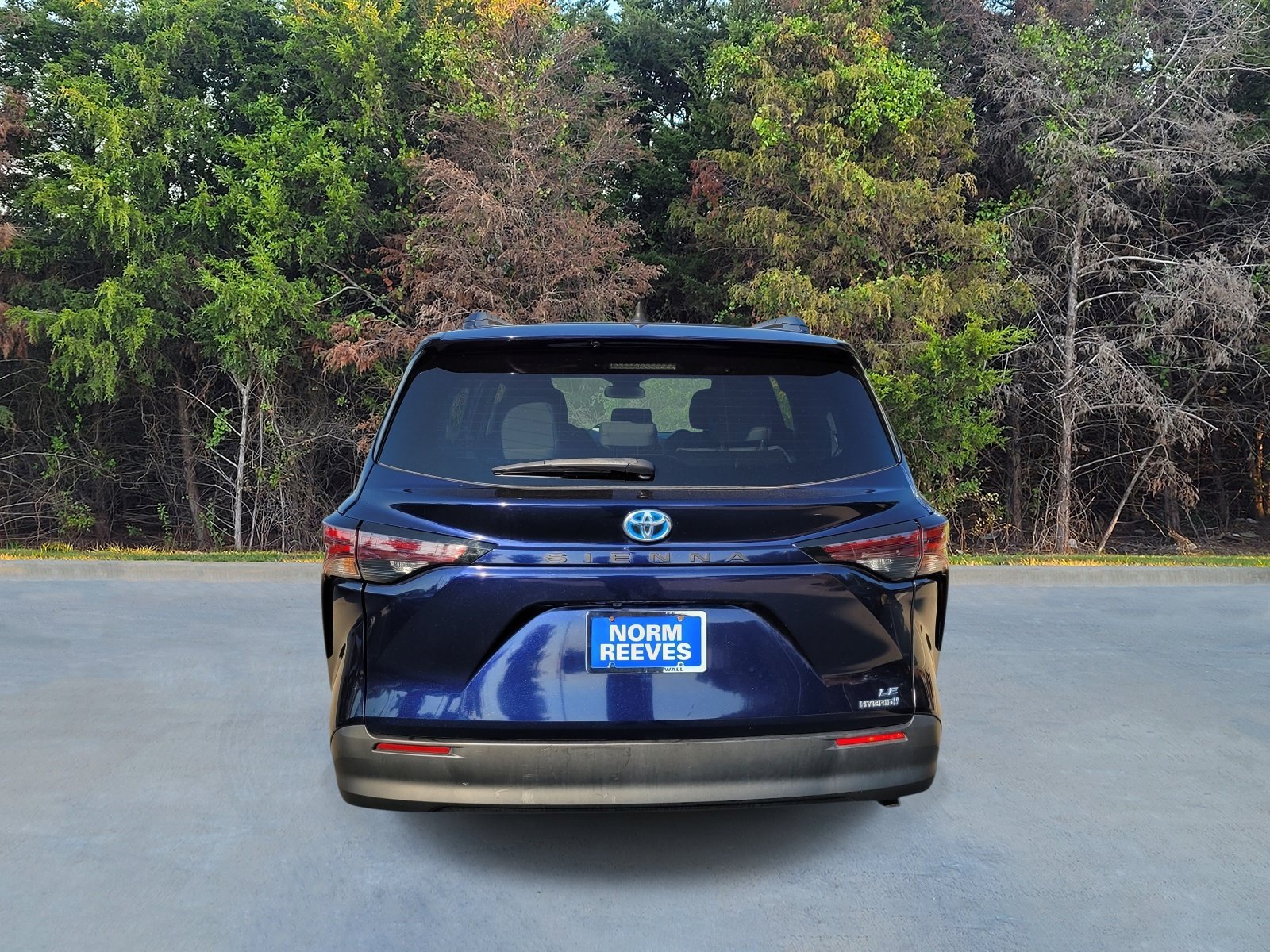 Used 2023 Toyota Sienna LE w/ LE Plus Package FWD image 18